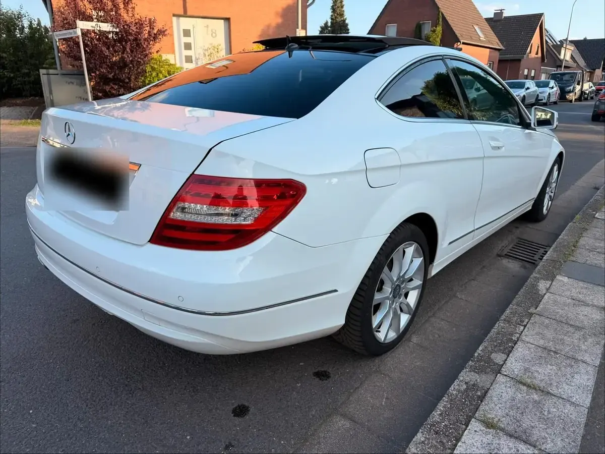 Gebraucht Mercedes C220 170 PS (125 kW) 2013 Weiß Coupé