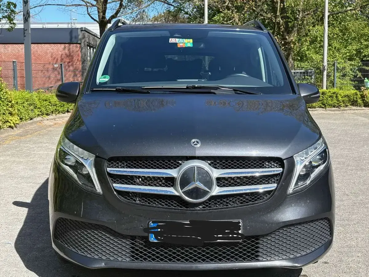 Gebraucht Mercedes V250 Avantgarde Edition 190 PS (139 kW) 2022 Schwarz Van / Kleinbus
