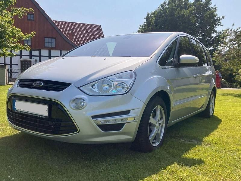 Silber Gebraucht 2012 Ford S-MAX Titanium Van / Kleinbus | 6.550 € (Fairer Preis) - Bild 1/4