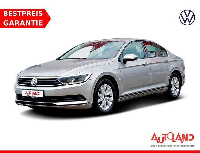 Grau Gebraucht 2015 VW Passat Comfortline Limousine | 14.990 € (Fairer Preis) - Bild 1/4