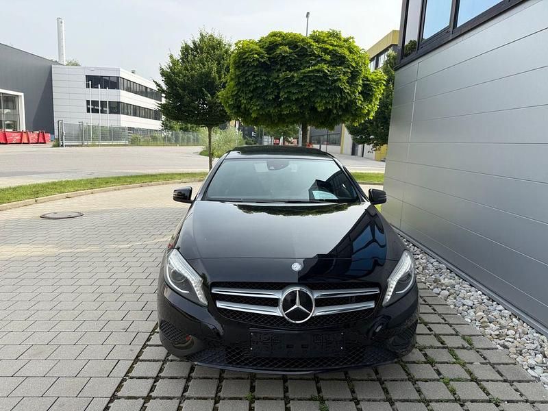 Schwarz Gebraucht 2013 Mercedes A200 Limousine | 11.999 € (Guter Preis) - Bild 1/4