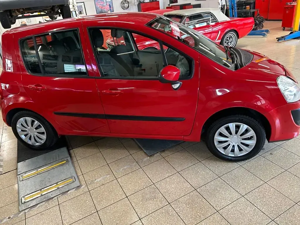 Używany Renault Modus Dynamique 75 KM (55 kW) 2011 Czerwony Minivan