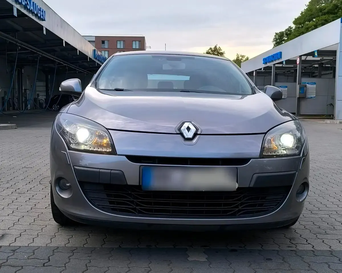 Gebraucht Renault Mégane III 110 PS (80 kW) 2010 Grau Limousine