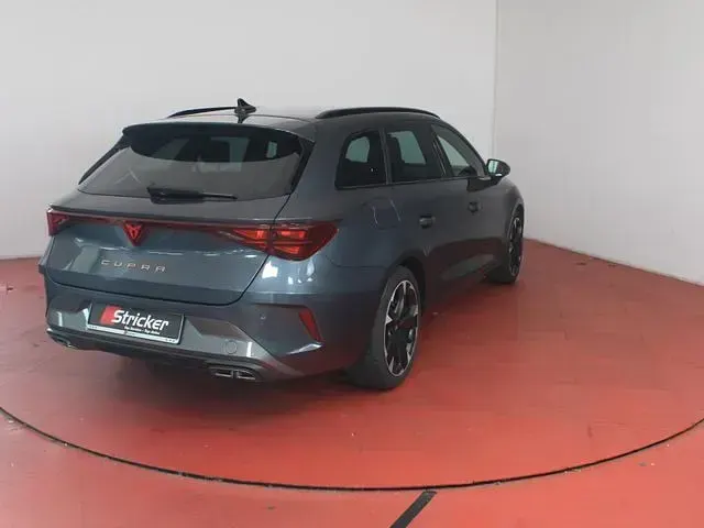 Gebraucht Cupra Leon 150 PS (110 kW) 2024 Magnetic grau metallic (metallic) Kombi