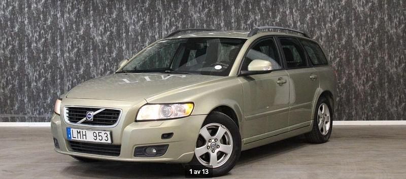 Beige Gebraucht 2009 Volvo V50 Momentum Kombi | 4.200 € (Etwas zu teuer) - Bild 1/4