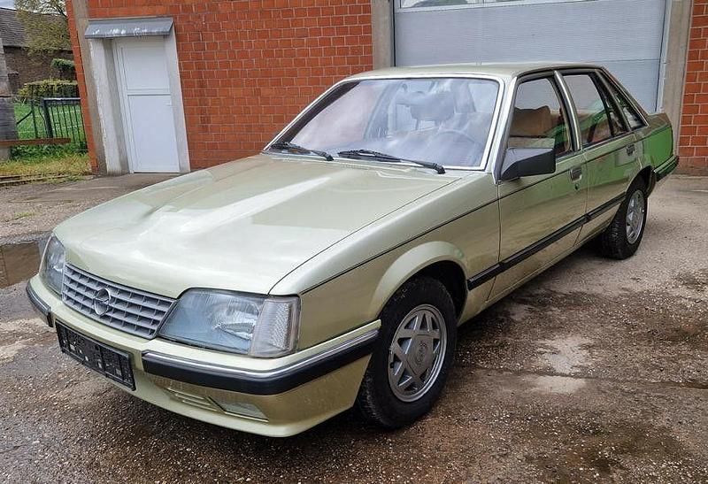 Grün Gebraucht 1985 Opel Senator Limousine | 6.900 € - Bild 1/4