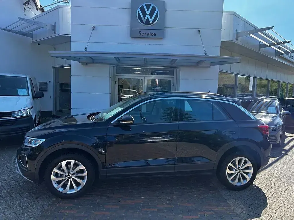 Gebraucht VW T-Roc Life 116 PS (85 kW) 2024 Schwarz (deep black perleffekt) SUV