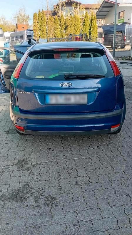 Second-hand Ford Focus 102 CP (75 kW) 2007 Albastru Hatchback