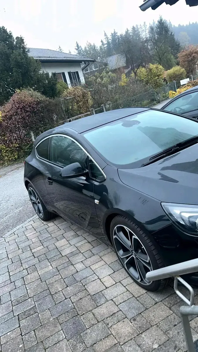 Gebraucht Opel Astra GTC 180 PS (132 kW) 2012 Schwarz Coupé