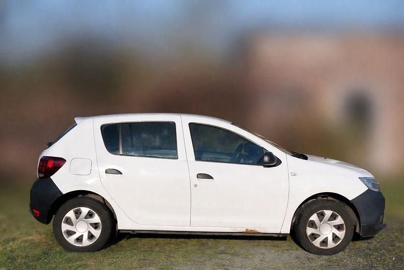 Gebraucht Dacia Sandero 73 PS (53 kW) 2017 Weiß Limousine