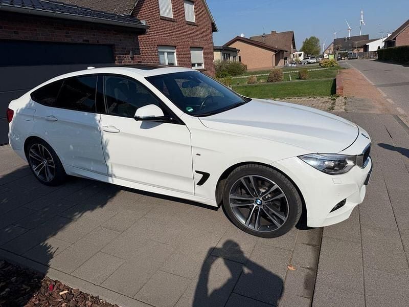 Gebraucht BMW 330 M Sport 252 PS (185 kW) 2017 Weiß Limousine