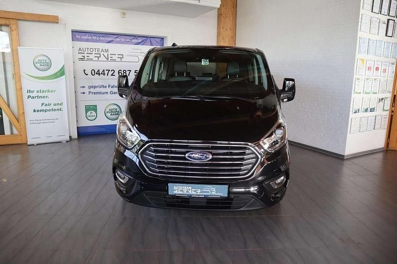 Gebraucht Ford Tourneo Titanium 131 PS (96 kW) 2022 Schwarz Van / Kleinbus
