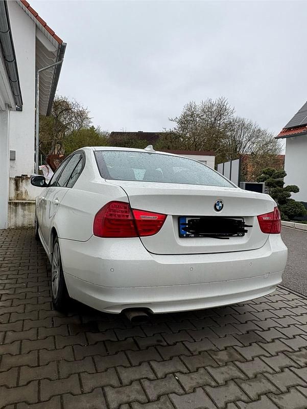 Gebraucht BMW 316 116 PS (85 kW) 2011 Weiß Limousine