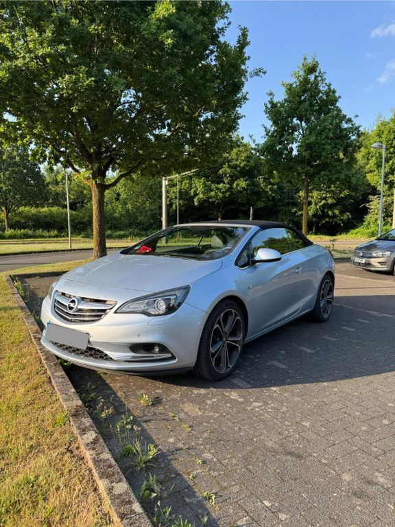 Blau Gebraucht 2015 Opel Cascada Innovation Cabrio | 13.500 € (Fairer Preis) - Bild 1/4