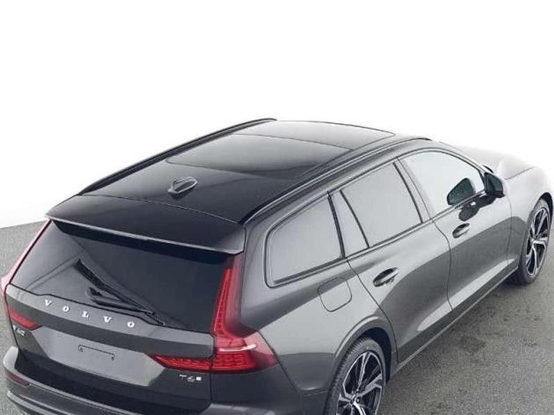 Gebraucht Volvo V60 Plus 349 PS (256 kW) 2025 Platinum grey metallic Kombi