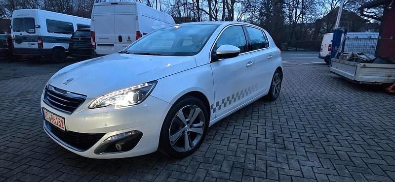 Gebraucht Peugeot 308 115 PS (84 kW) 2013 Weiß Limousine