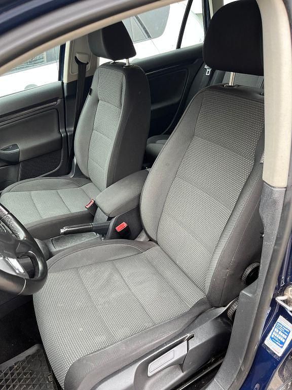 Gebraucht VW Golf VI 105 PS (77 kW) 2011 Blau Kleinwagen