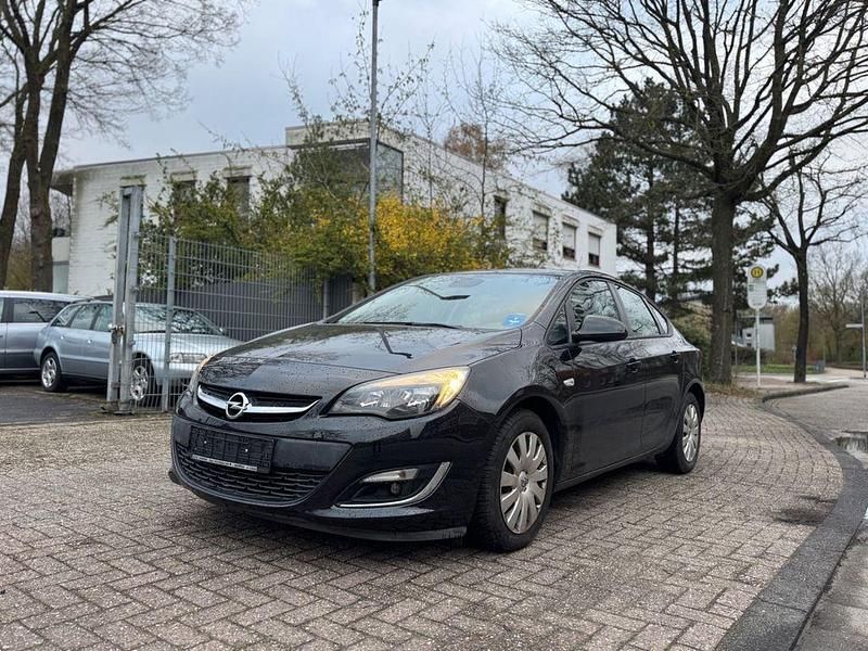 Gebraucht Opel Astra Edition 140 PS (102 kW) 2013 Schwarz Limousine