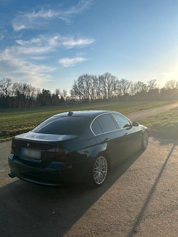 Gebraucht BMW 325 218 PS (160 kW) 2008 Schwarz Limousine