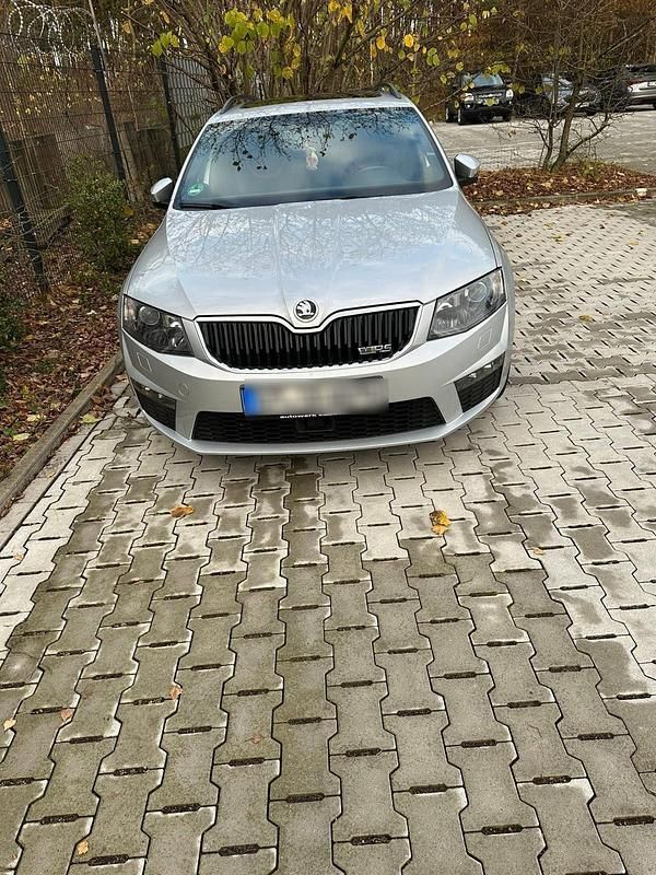 Grau Gebraucht 2015 Skoda Octavia Kombi | 14.000 € - Bild 1/4