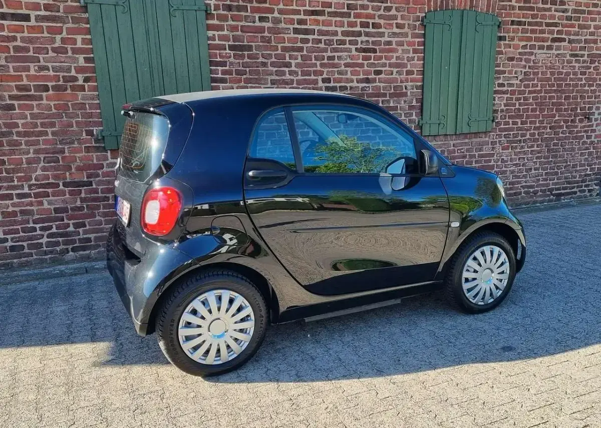 Gebraucht Smart ForTwo Coupé 60 kW (82 PS) 2021 Tridion in black Coupé