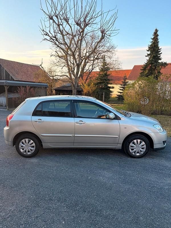 Usado Toyota Corolla 97 HP (71 kW) 2006 Prateado Sedan