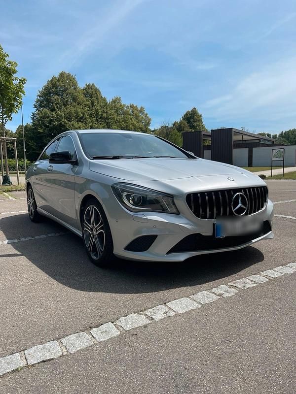 Silber Gebraucht 2015 Mercedes CLA180 Limousine | 12.700 € (Guter Preis) - Bild 1/4