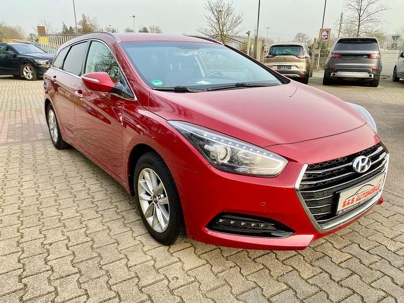 Gebraucht Hyundai i40 Trend 116 PS (85 kW) 2016 Rot Kombi
