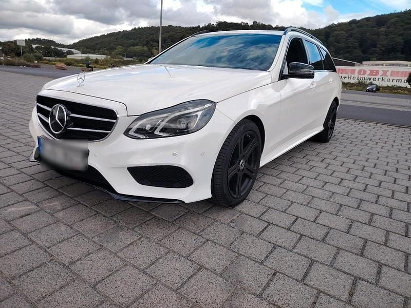 Weiß Gebraucht 2015 Mercedes E250 AMG Kombi | 16.800 € (Guter Preis) - Bild 1/4