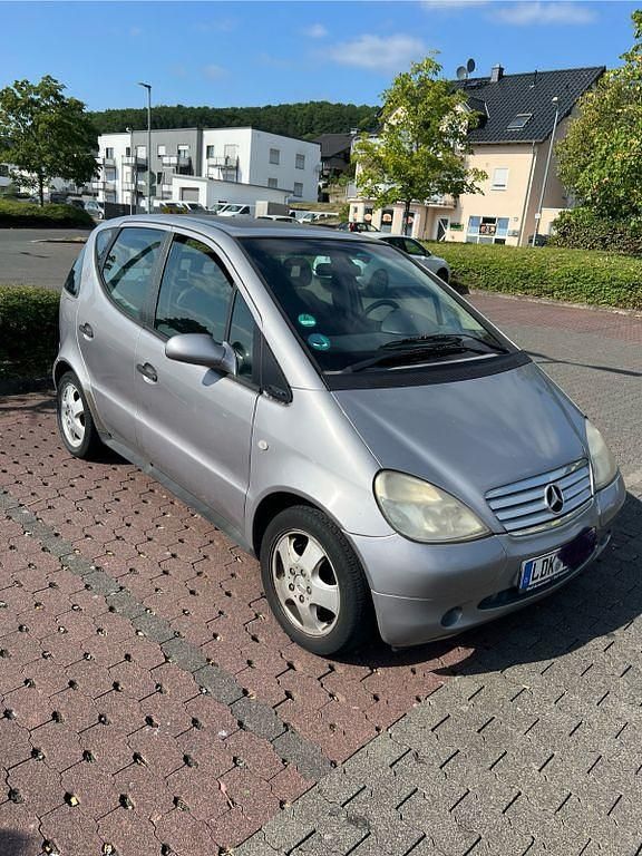 Grau Gebraucht 1998 Mercedes A140 Avantgarde Van / Kleinbus | 1.700 € (Fairer Preis) - Bild 1/4