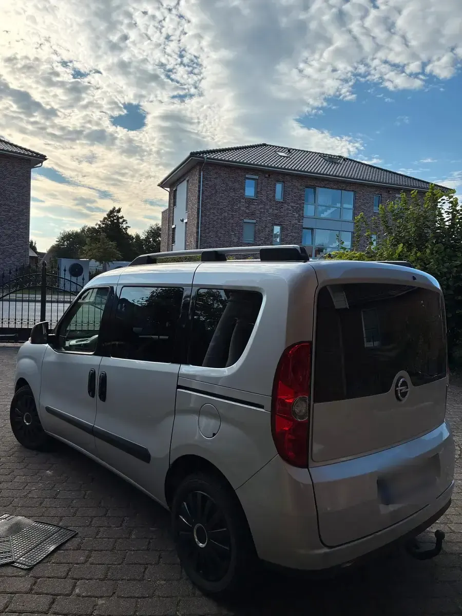 Gebraucht Opel Combo 120 PS (88 kW) 2012 Silber Van / Kleinbus