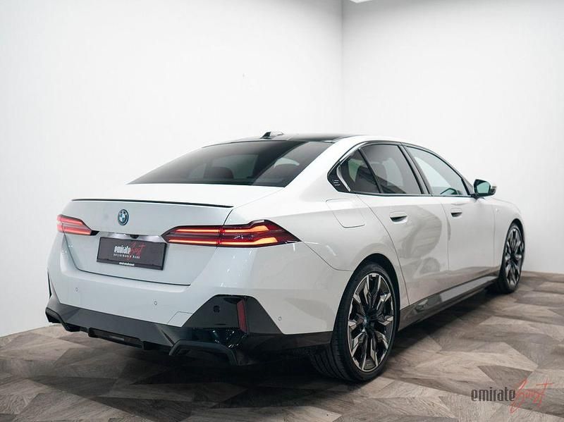 Gebraucht BMW 550e M Sport 313 PS (230 kW) 2024 Weiß Limousine