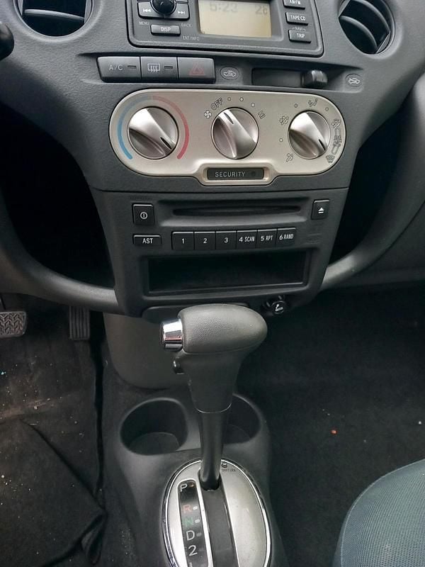 Gebraucht Toyota Yaris 87 PS (63 kW) 2003 Blau Kleinwagen