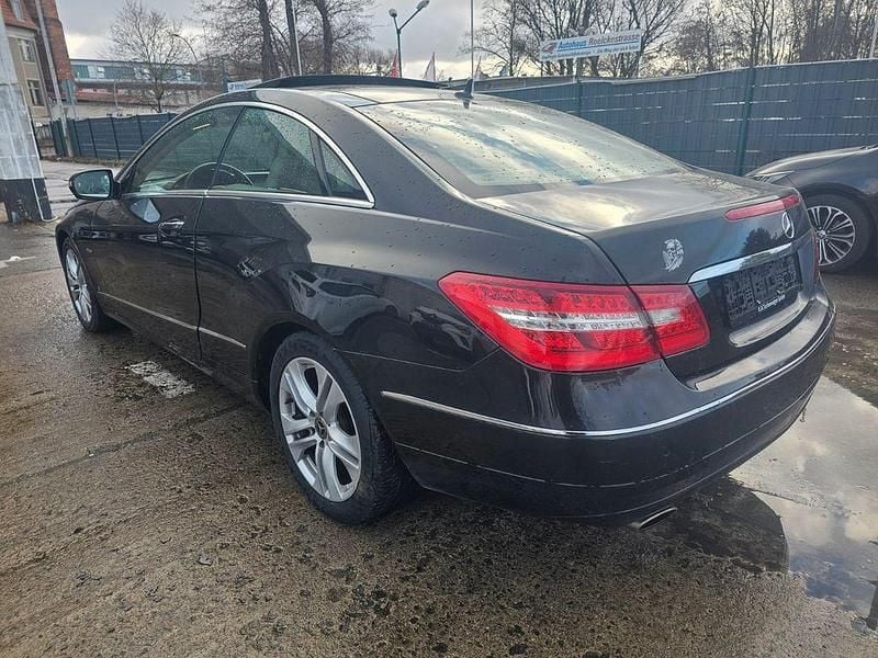 Gebraucht Mercedes E350 292 PS (214 kW) 2010 Schwarz Coupé