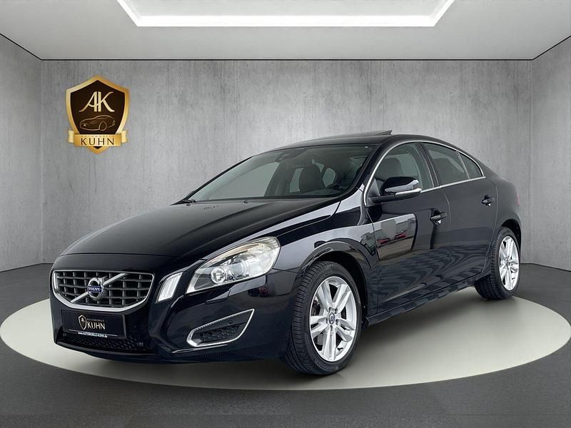Schwarz metallic Gebraucht 2013 Volvo S60 Summum Limousine | 7.980 € (Fairer Preis) - Bild 1/3