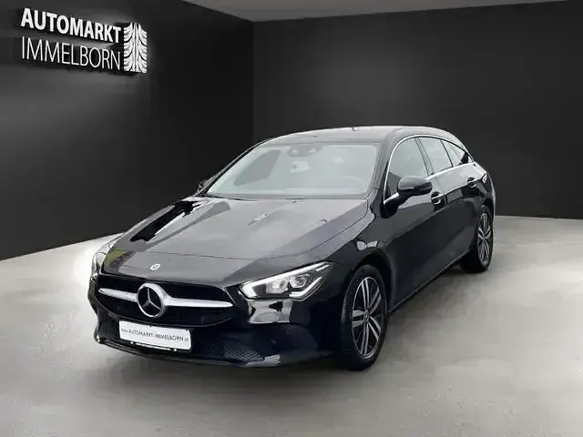 Gebraucht Mercedes CLA220 190 PS (139 kW) 2021 Schwarz Limousine