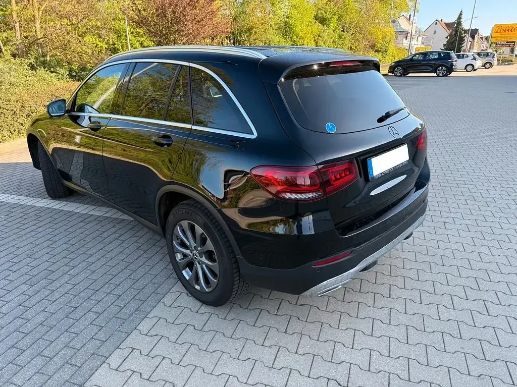 Gebraucht Mercedes GLC220 194 PS (142 kW) 2021 Schwarz SUV