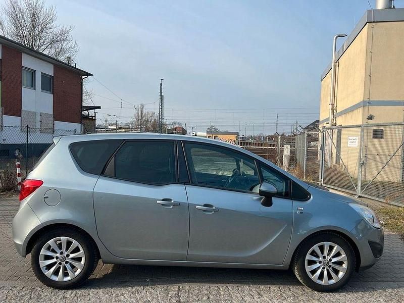 Gebraucht Opel Meriva 120 PS (88 kW) 2013 Silbersee/perl silber (m2) Van / Kleinbus