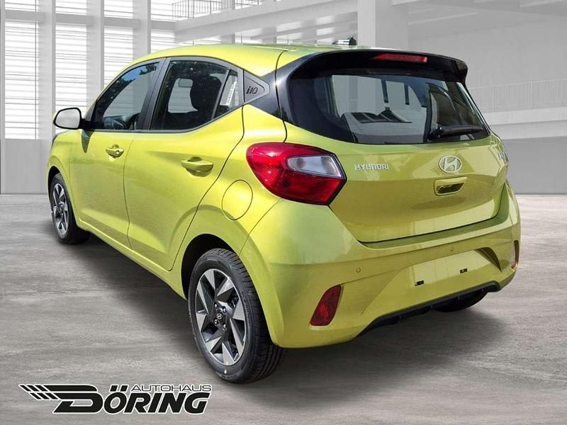 Gebraucht Hyundai i10 Trend 77 PS (56 kW) 2024 Lucid lime / met Kleinwagen