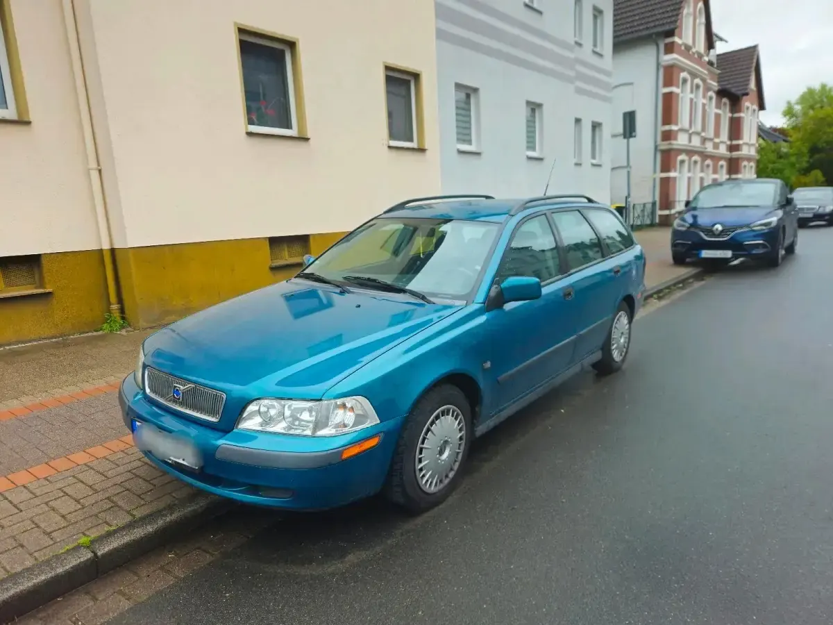 Gebraucht Volvo V40 122 PS (89 kW) 2001 Grün Kombi