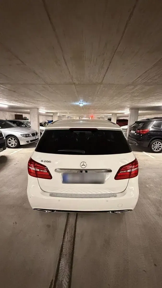 Gebraucht Mercedes B200 136 PS (100 kW) 2018 Weiß Kleinwagen