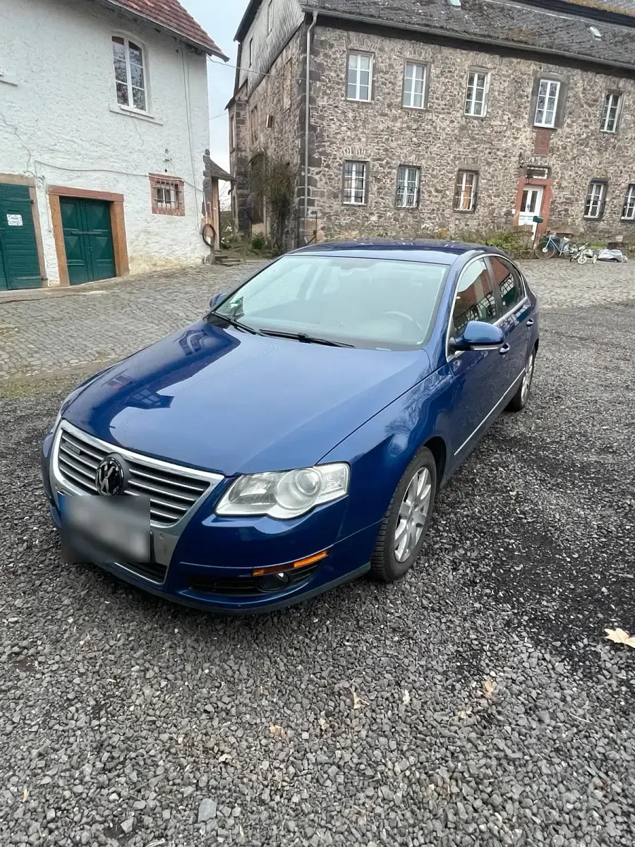 Second-hand VW Passat 105 CP (77 kW) 2007 Albastru Berlinǎ