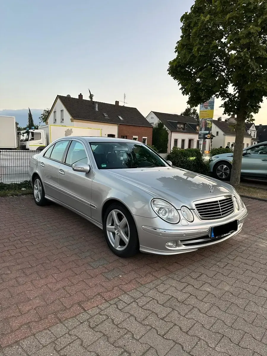 Gebraucht Mercedes E320 204 PS (150 kW) 2003 Silber Limousine