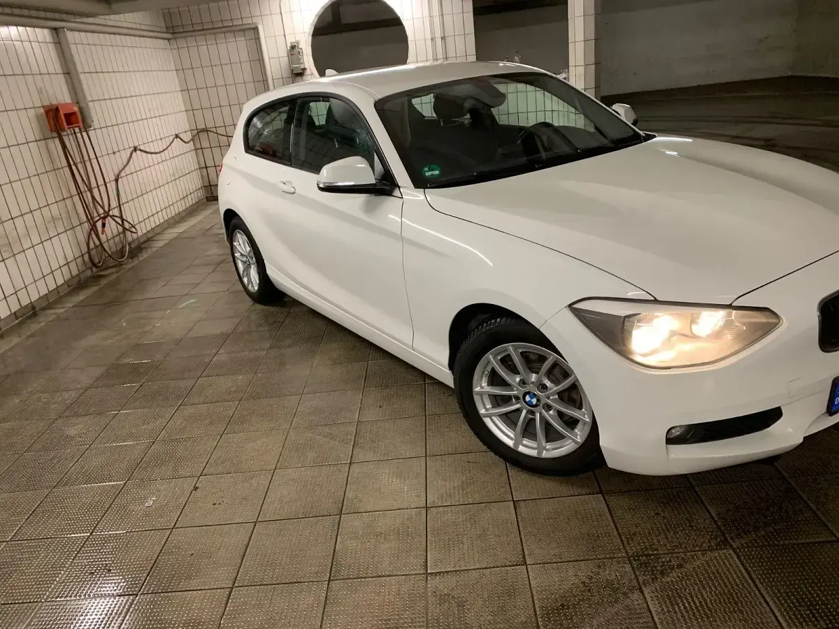 Gebraucht BMW 116 Efficient Dynamics 116 PS (85 kW) 2012 Weiß Kleinwagen