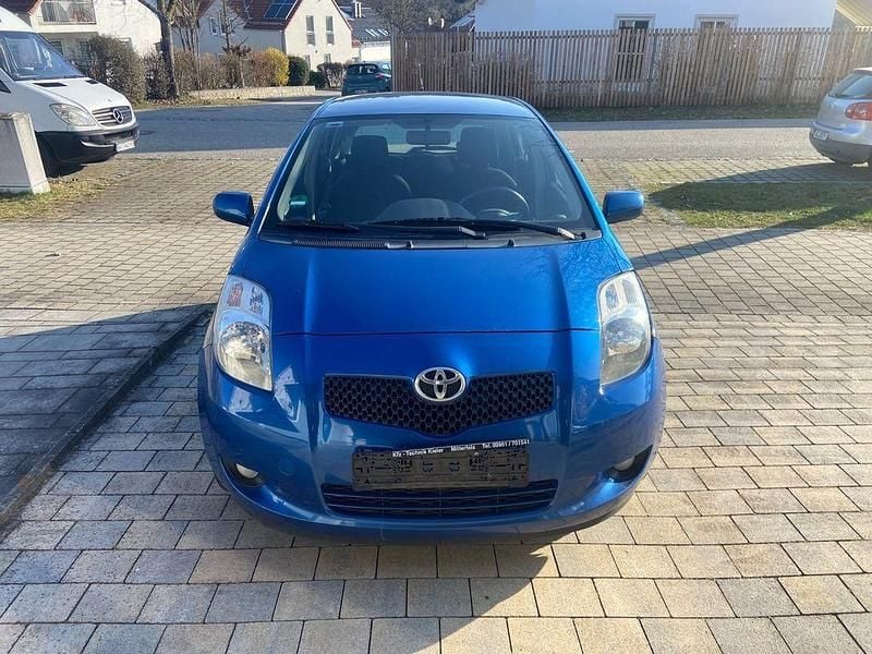Gebraucht Toyota Yaris 69 PS (50 kW) 2008 Blau Kleinwagen
