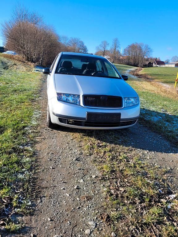 Silber Gebraucht 2004 Skoda Fabia Limousine | 1.950 € (Fairer Preis) - Bild 1/4
