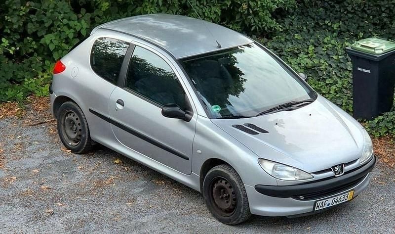 Blau Gebraucht 2000 Peugeot 206 Premium Limousine | 800 € (Superpreis) - Bild 1/4
