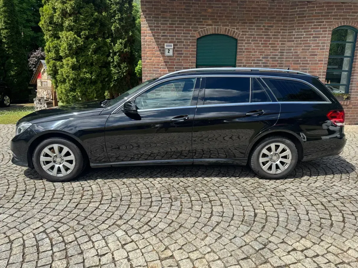 Gebraucht Mercedes E250 204 PS (150 kW) 2014 Schwarz Kombi