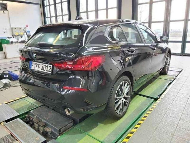 Gebraucht BMW 120 Advantage 190 PS (139 kW) 2023 Black sapphire Kleinwagen