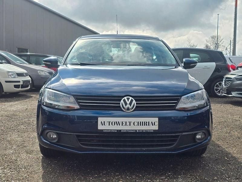 Gebraucht VW Jetta Trendline 105 PS (77 kW) 2012 Blau Limousine